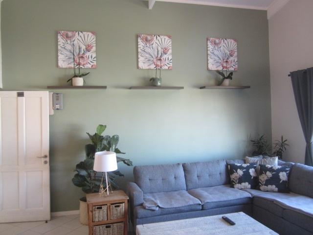 To Let 2 Bedroom Property for Rent in Somerset West Western Cape